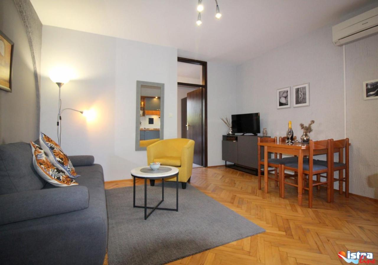 Dr. Igda Apartments Porec Exterior photo